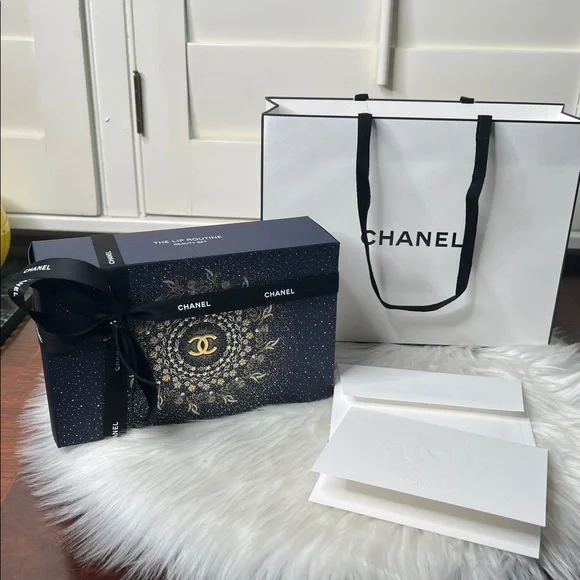 Chanel Limited Set:Serum, Lipstick, Cosmetic Bag, A Card, Ribbons & Shopping Bag - Picture 7 of 17